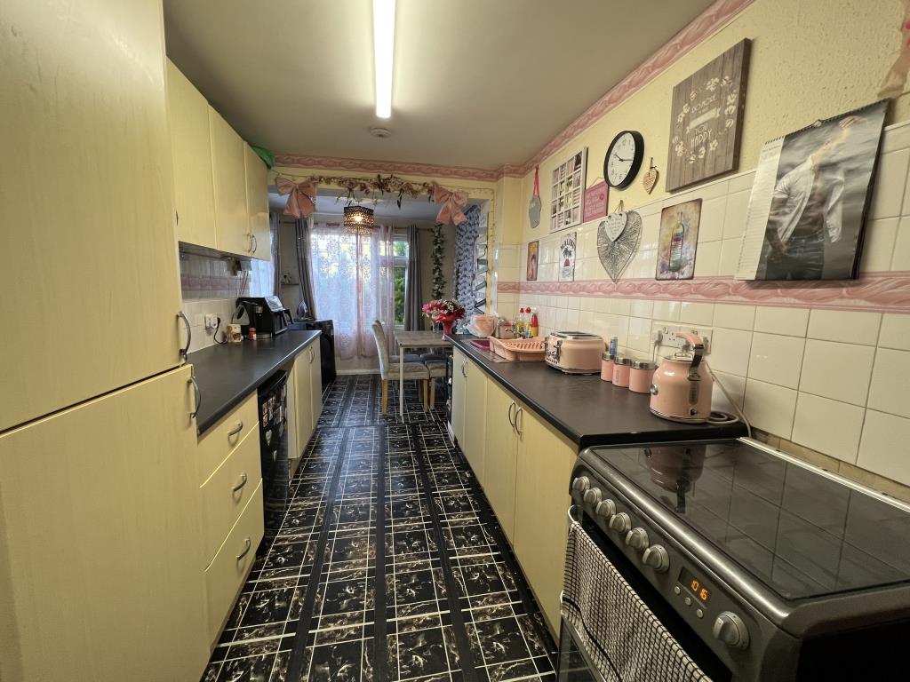 Lot: 144 - FREEHOLD RESIDENTIAL INVESTMENT - General view of kitchen